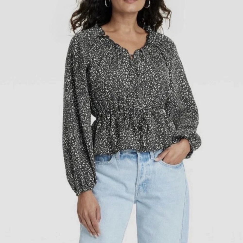 NWT Universal Thread Cream/Black Balloon Long Sleeve Blouse (Size: M)